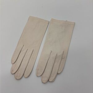 Vintage 1950s Cream Kid Leather Gloves Short Button Wrist Gloves Size 7 Real Kid